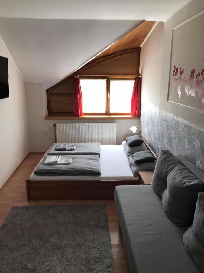 Hunyadi Panzio-Apartman Makó エクステリア 写真