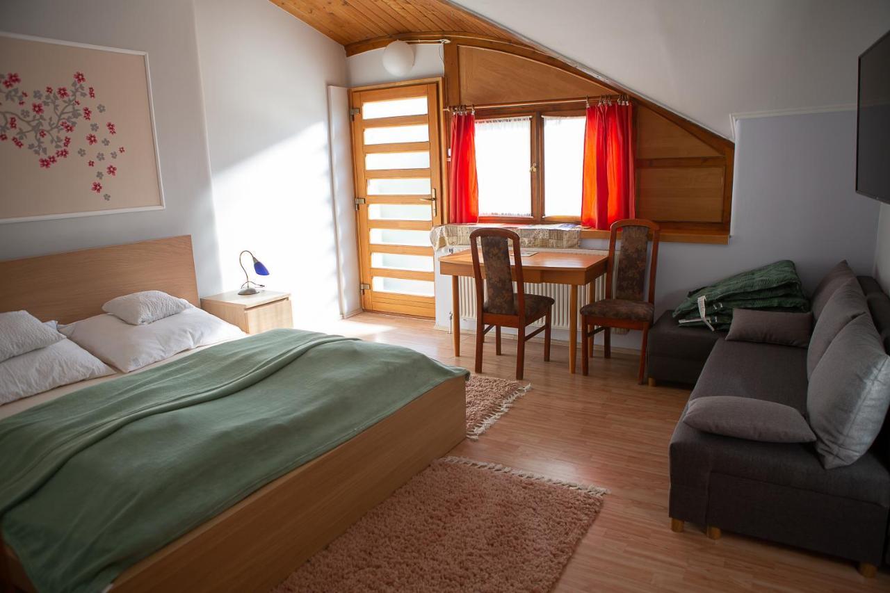 Hunyadi Panzio-Apartman Makó エクステリア 写真